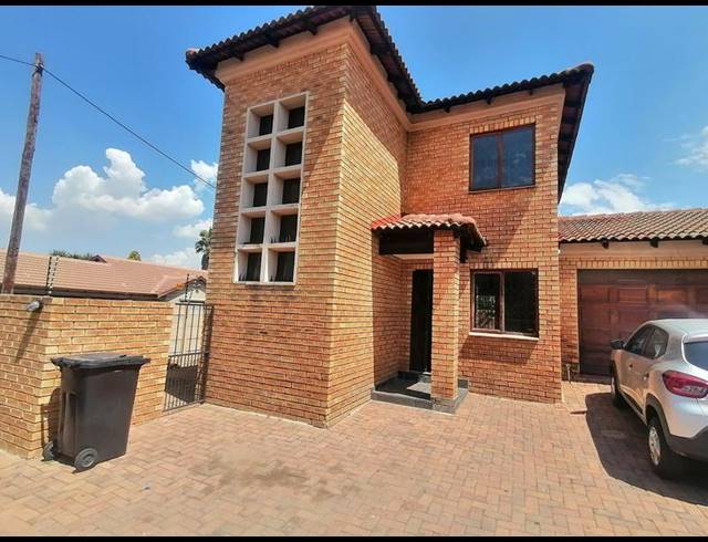 3 BEDROOM PROPERTY TO RENT IN DALPARK EXT 11